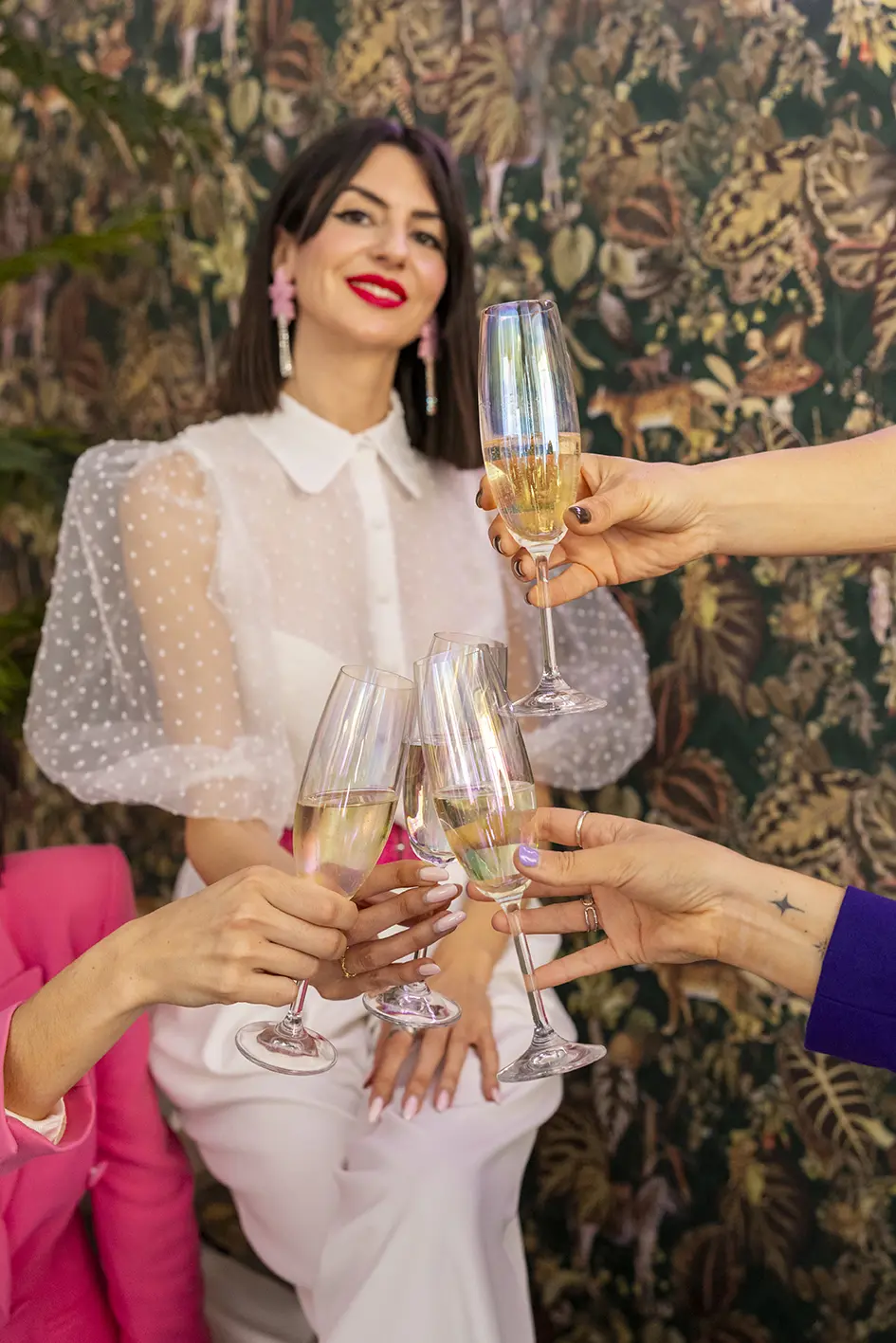 Beauty Party premium en Murcia con amigas brindando en una experiencia Tutú Experience